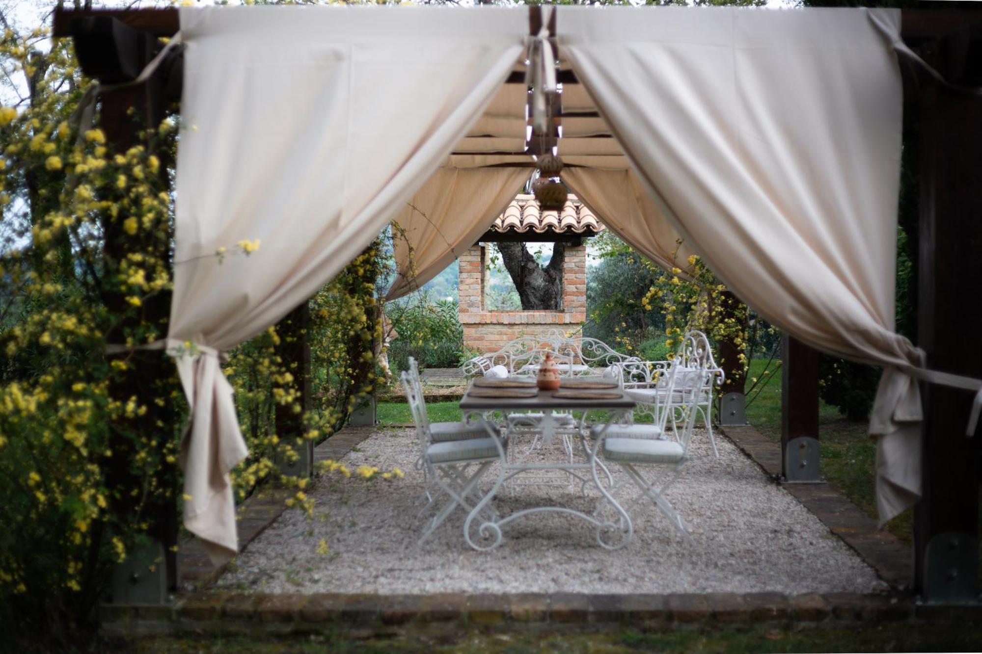 Ca' le cerque, villa surrounded by the Marche nature Fossombrone Extérieur photo