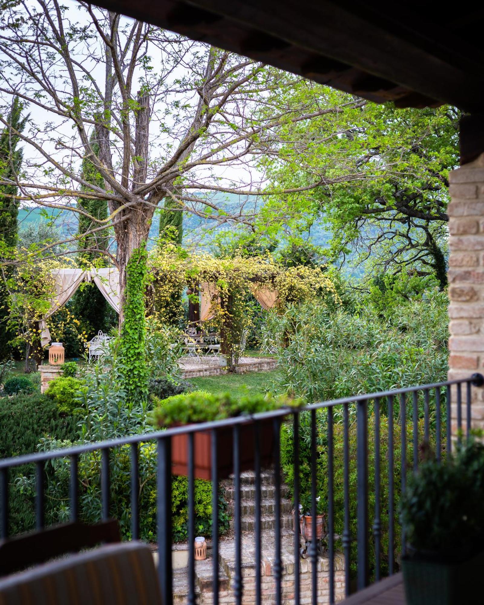 Ca' le cerque, villa surrounded by the Marche nature Fossombrone Extérieur photo
