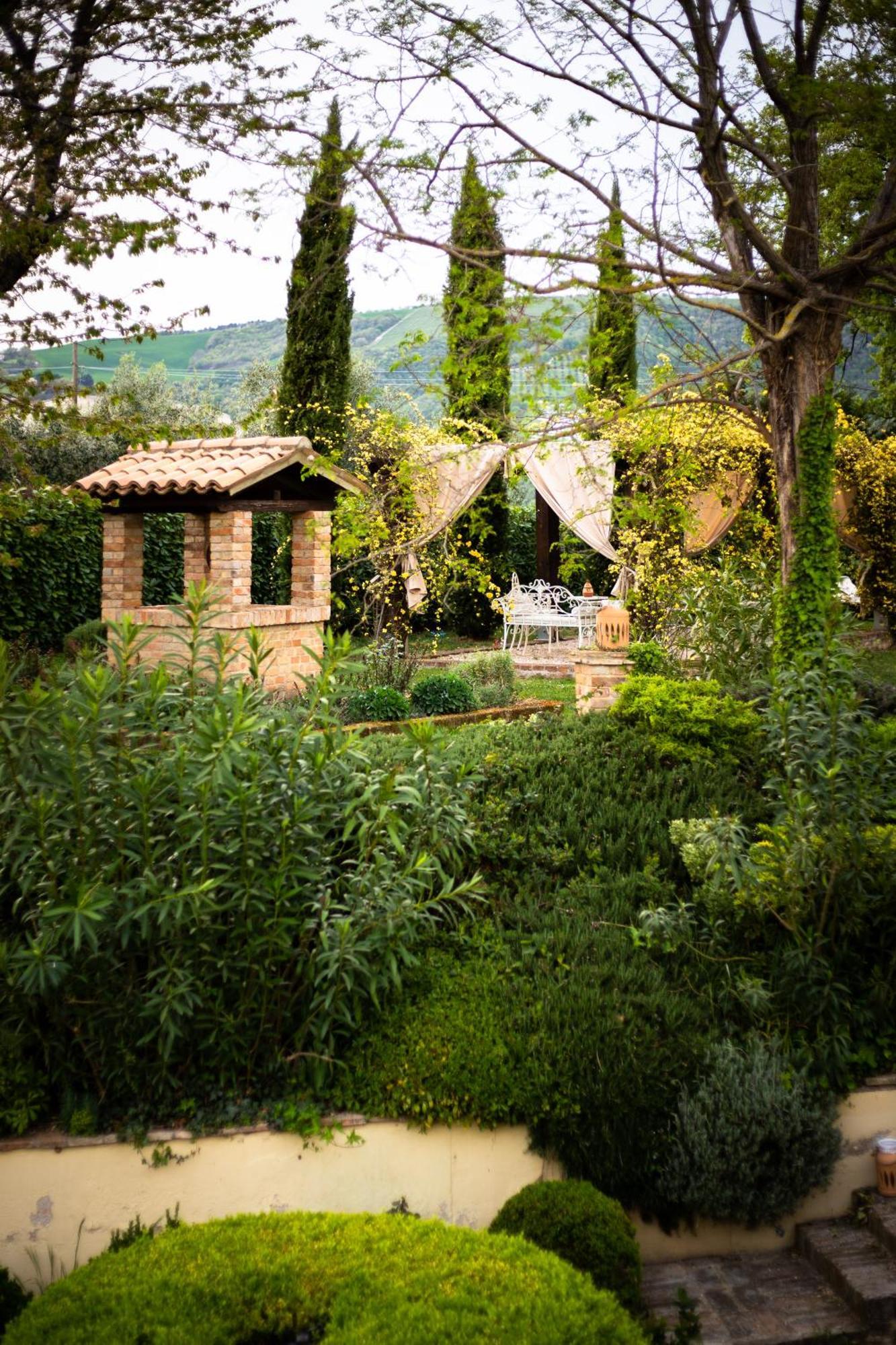Ca' le cerque, villa surrounded by the Marche nature Fossombrone Extérieur photo