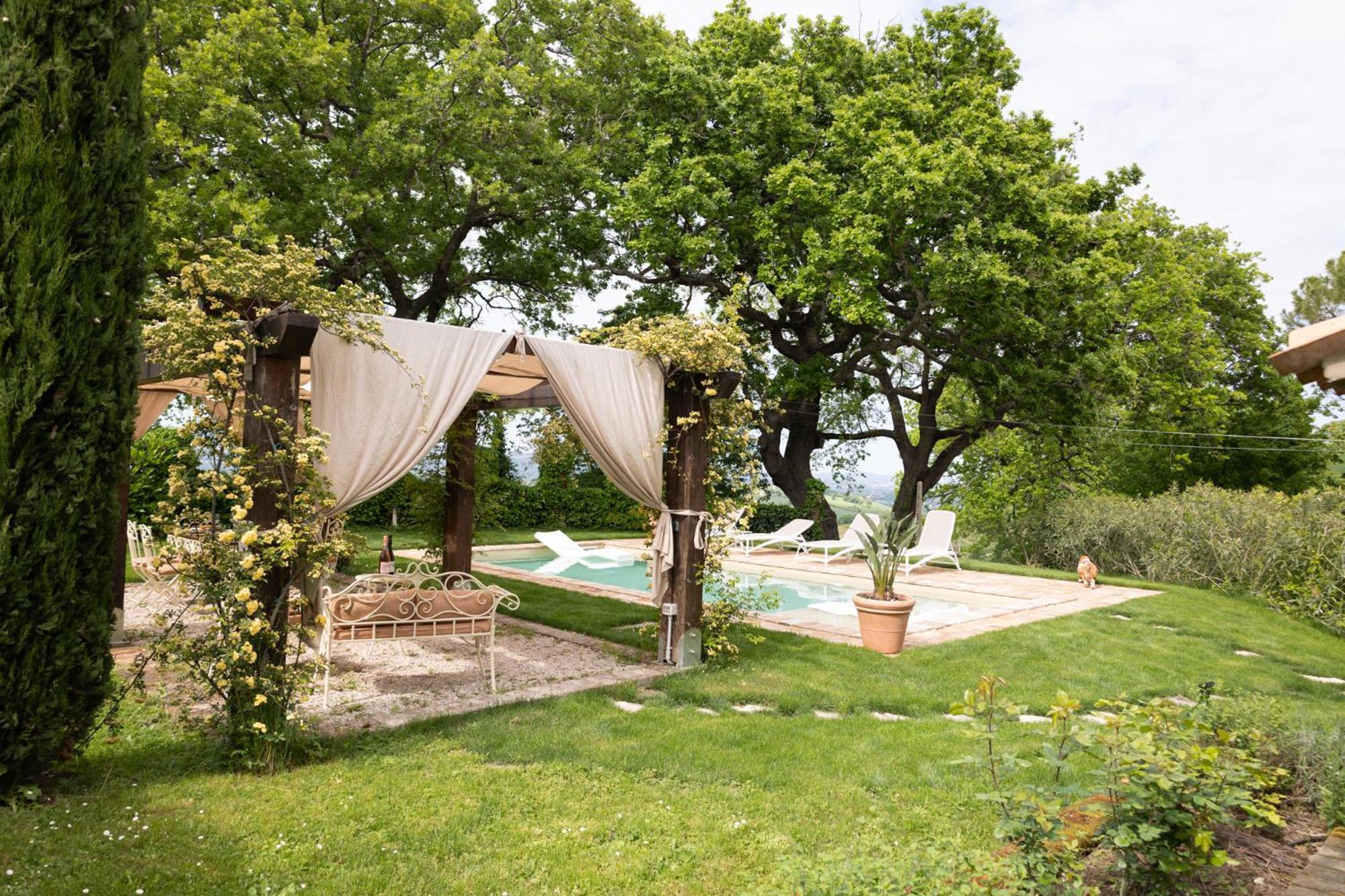 Ca' le cerque, villa surrounded by the Marche nature Fossombrone Extérieur photo