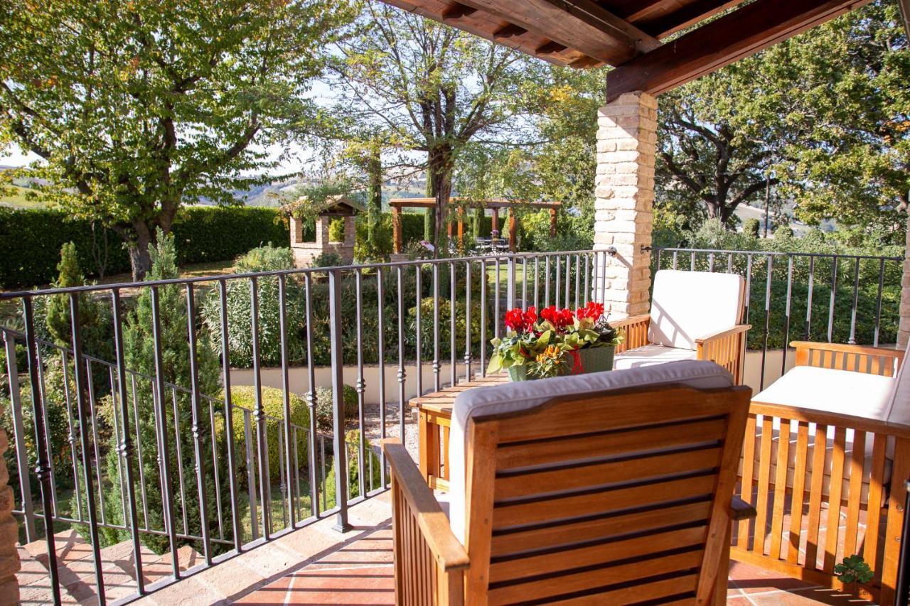 Ca' le cerque, villa surrounded by the Marche nature Fossombrone Extérieur photo