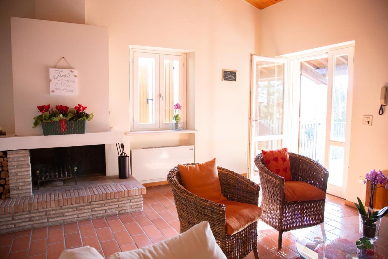 Ca' le cerque, villa surrounded by the Marche nature Fossombrone Extérieur photo